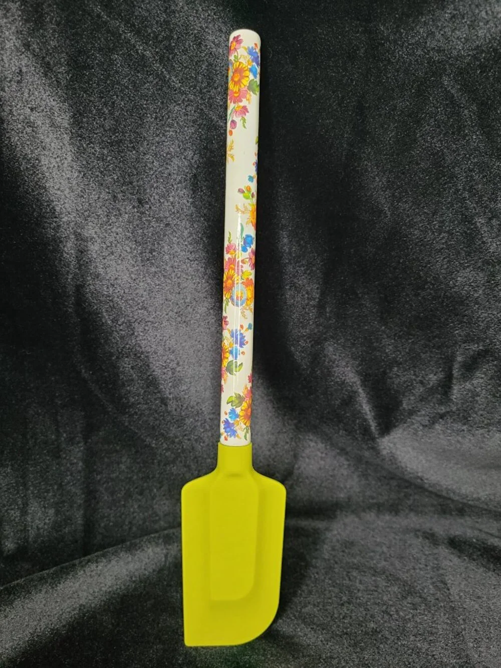 MacKenzie‑Childs White Flower Market Spatula – Silicone & Enameled Handle - NEW